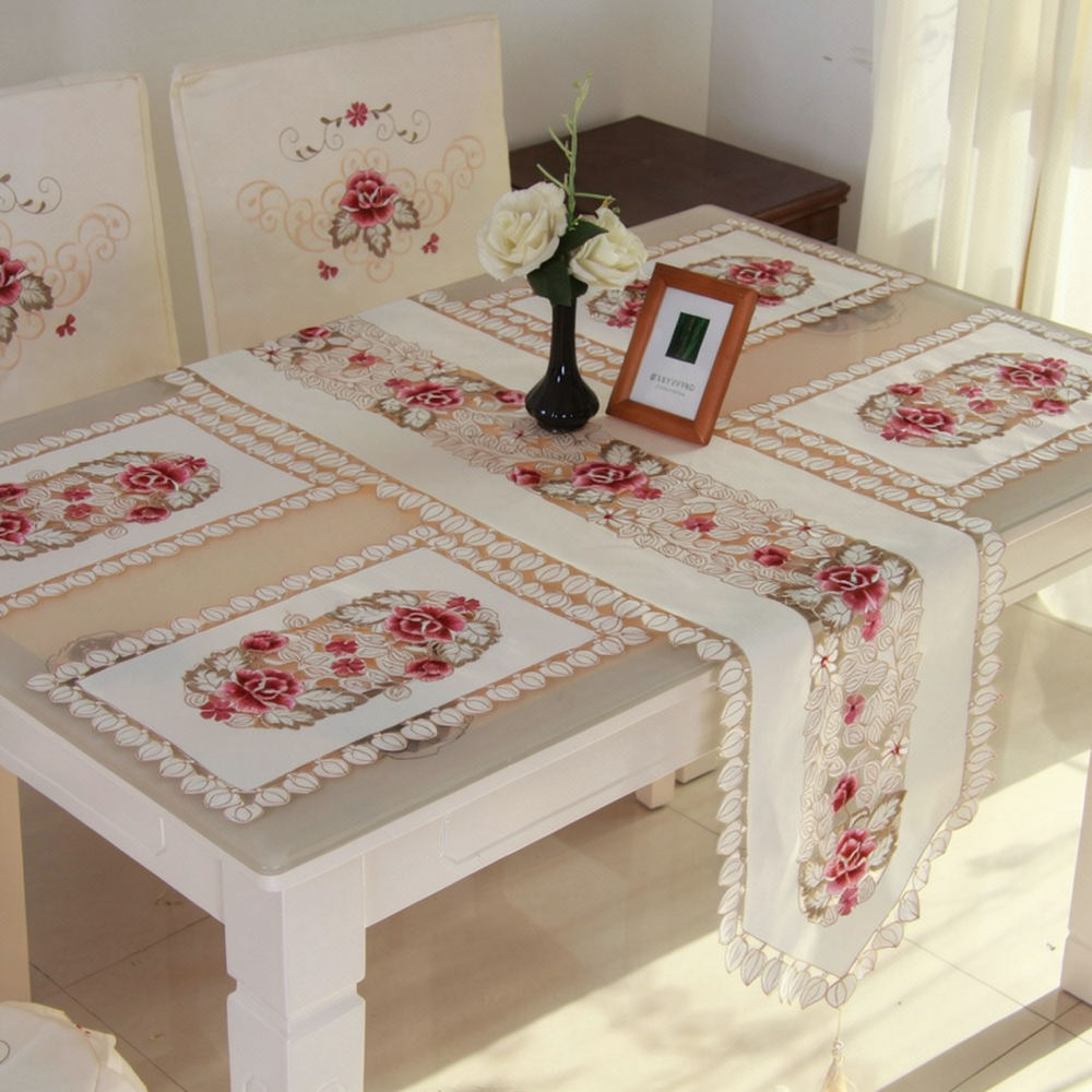 Elegancka, haftowana, kwiatowa – Table Runner recenzja i cena